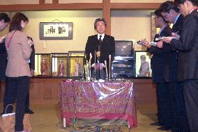 (3)Koizumi makes surprise visit to Yasukuni Shrine